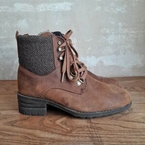 432a. brown CAT waterproof leather lace up ankle boots, 6.5